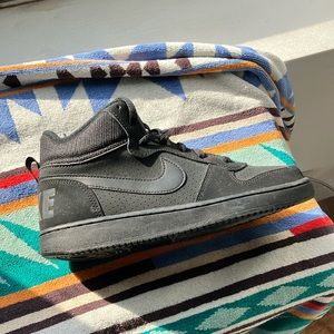 Nike High Tops. Black. Boys 7Y. Never been worn. Mens 7, Women 8.5 EU size 40